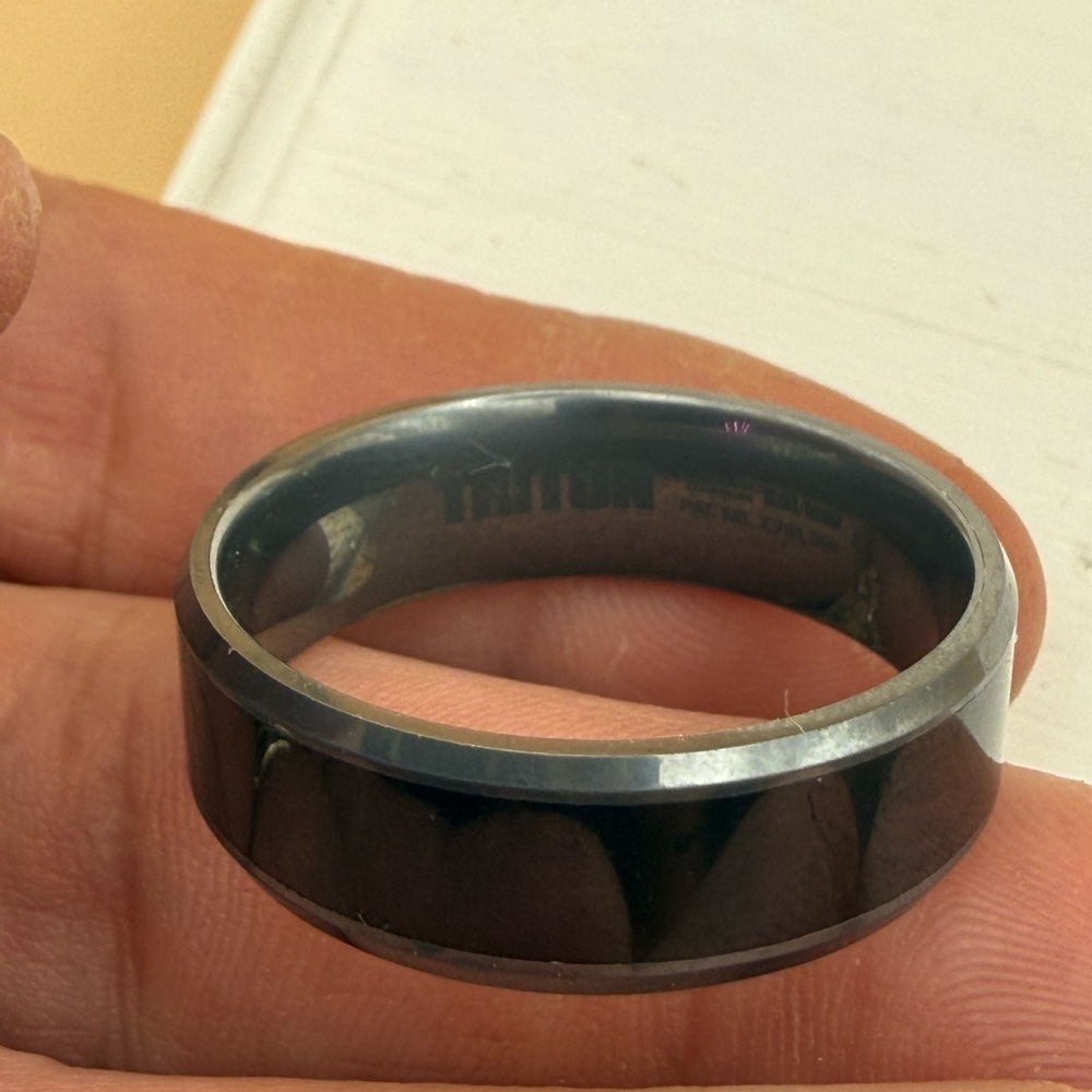 Black and Silver Ring - Picture 5 of 6